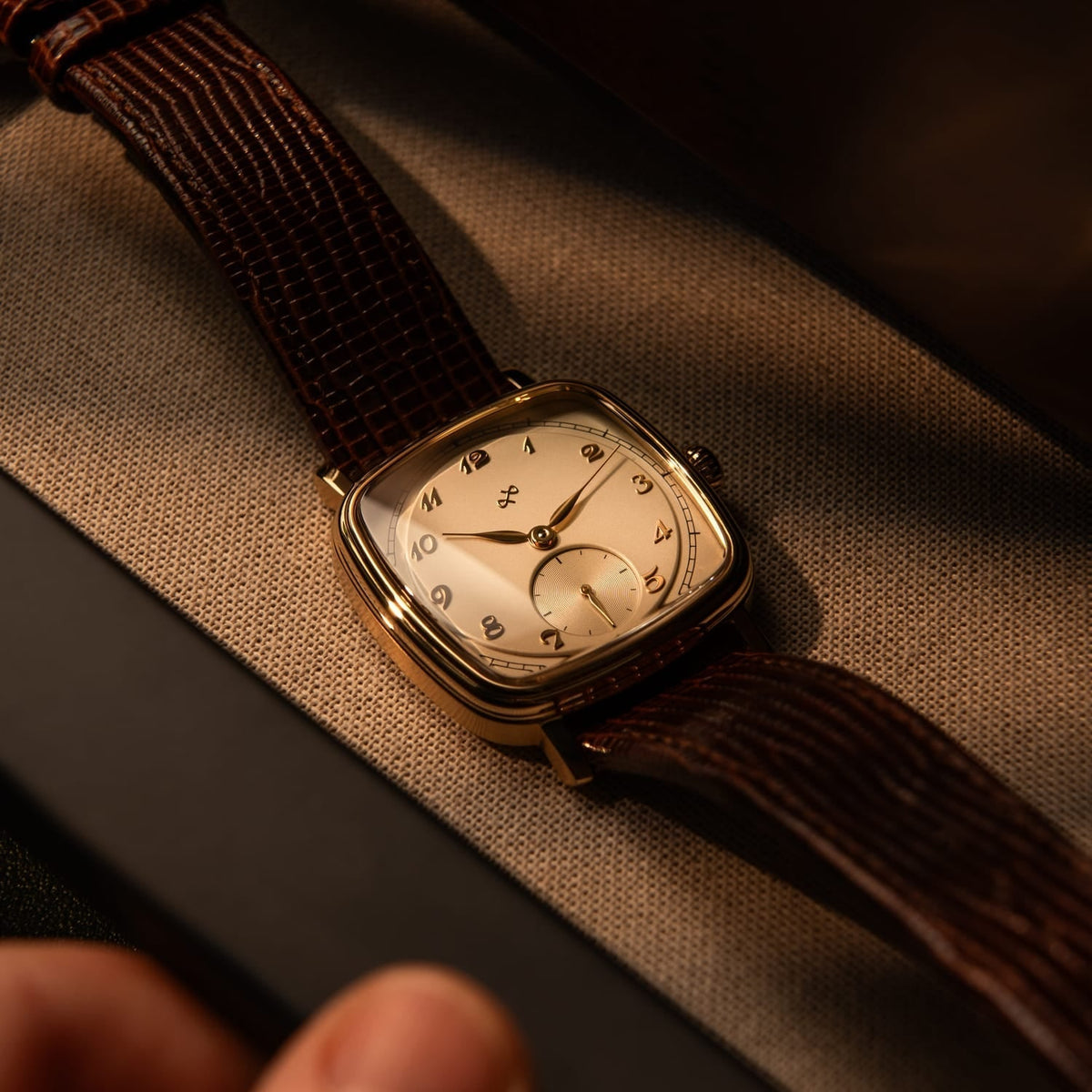 1954 Amalfi mecánico, Dorado / Blanco roto — imagen 3