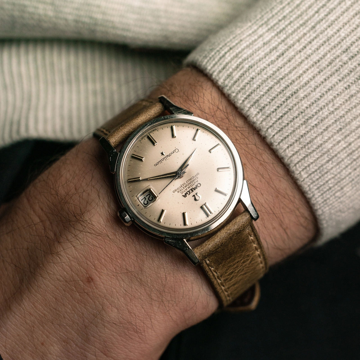 1967 OMEGA CONSTELLATION SUNBURST QUICKSET DOG-LEG CAL. 564 — imagen 5